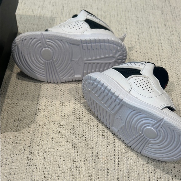 Jordan Kids Black and White Sneakers with Red Accents - Picture 3 of 5